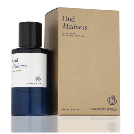 Флаконът и кутията на Fragrance World Oud Madness EDP 60 мл, показани заедно с леко отражение.