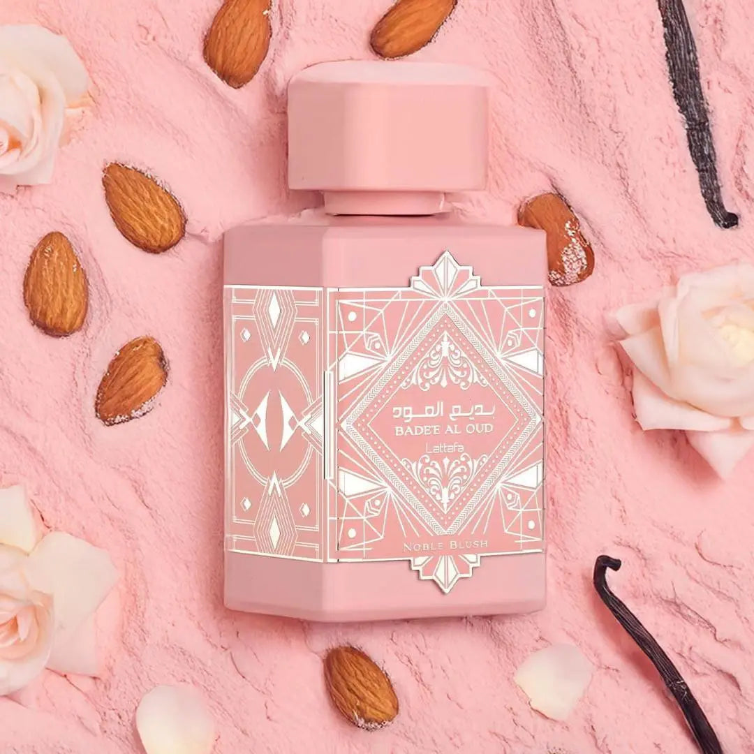 Lattafa Bade'e al Oud Noble Blush EDP 100 мл – флакон с розови листенца