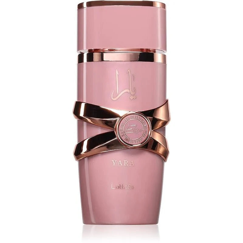 Розов флакон Lattafa Yara Elixir EDP 100 мл с метални ленти в цвят розово злато и отражение отдолу.