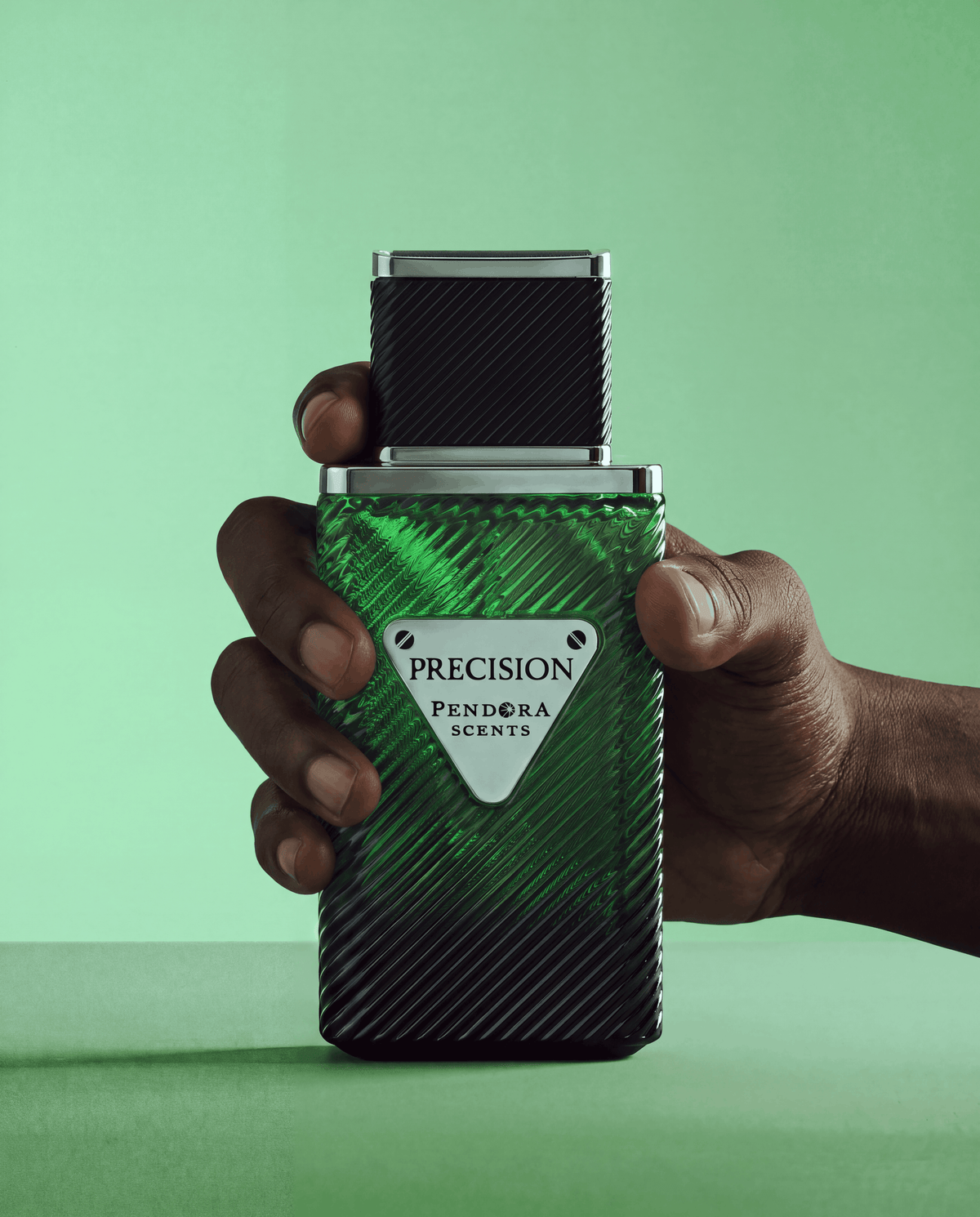Pendora Scents Precision EDP 100 мл — флакон, показан в ръка