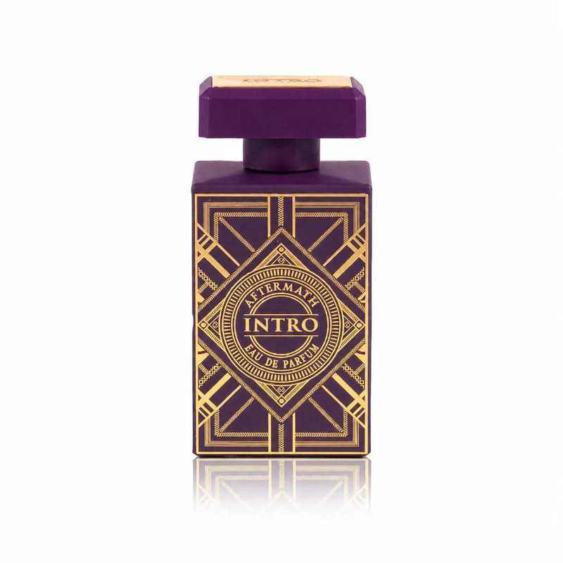Флакон Fragrance World Intro Aftermath 80ml с огледално отражение на бял фон.