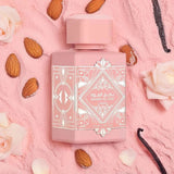 Lattafa Bade'e al Oud Noble Blush EDP 100 мл – флакон с розови листенца