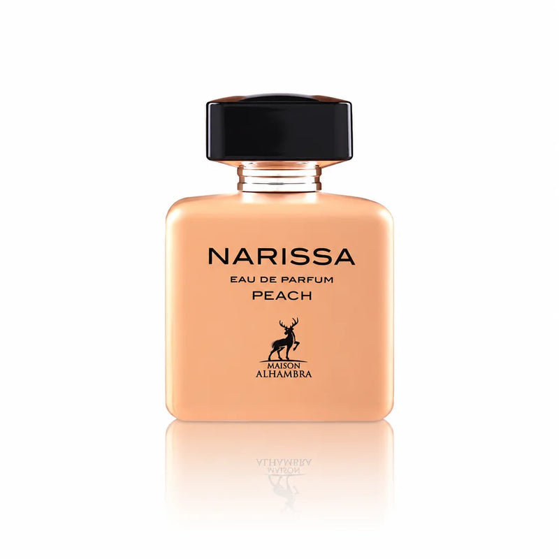 Флакон Maison Alhambra Narissa Peach EDP 100 мл с огледално отражение на бял фон.